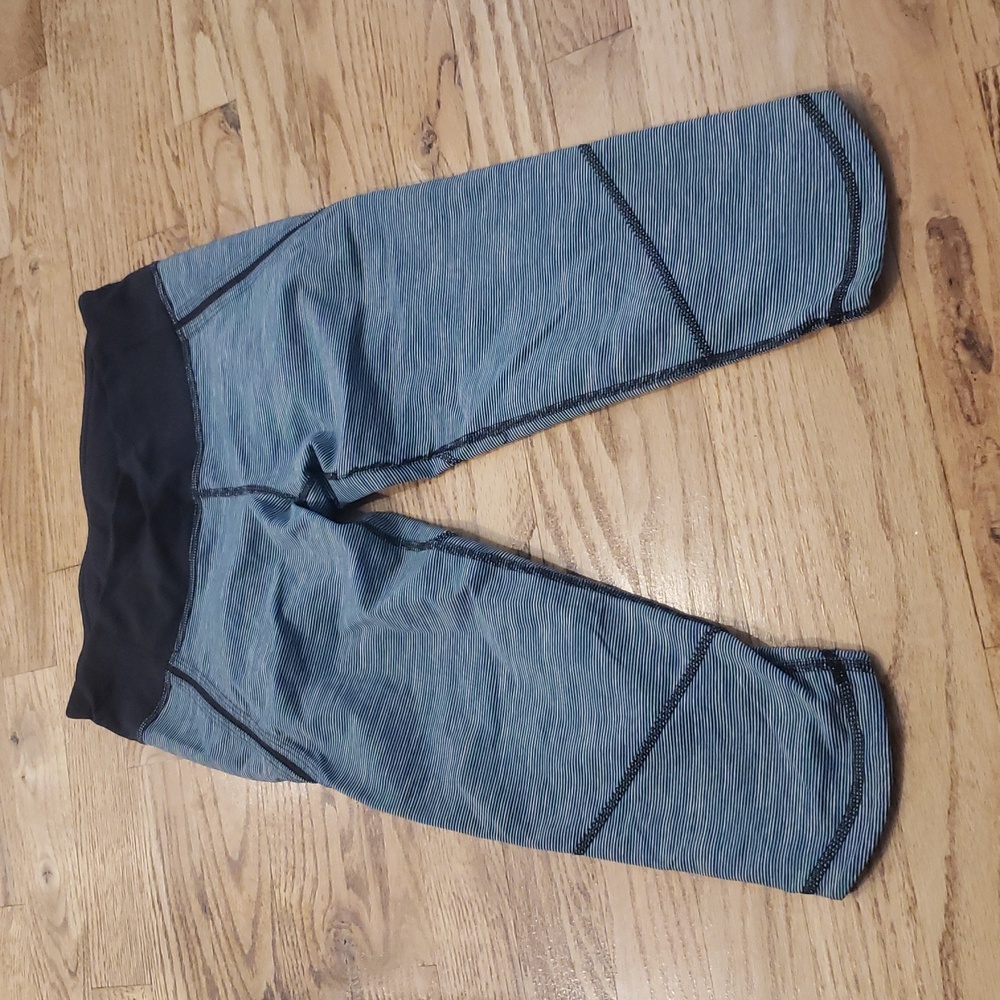 (4) Lululemon Athletica Striped Cropped Leggings Activewear Running Gym Yoga